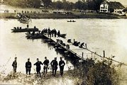 Svájci katonák hidat építenek, 1915.