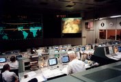 A NASA houstoni küldetésirányító terme az Apollo–13 misszió idején, 1970.