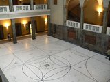 A Lajos–Miksa Egyetem központi épületének átriuma, ahol a Scholl testvérek szétszórták a röplapokat (Wikipedia / Cfaerber / CC BY-SA 3.0)