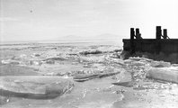 Hajóállomás, jégzajlás. A távolban Fonyód (1959)