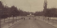 Az Andrássy út városligeti végét az 1890-es évek elején még az Ybl-féle Gloriette zárta le (Klösz György / Fortepan)