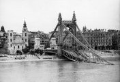 Az Erzsébet híd romjai az ostrom után (Fortepan / Kramer István dr)