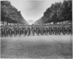 Amerikai csapatok vonulnak fel Párizs felszabadítását követően, 1944. augusztus 29.