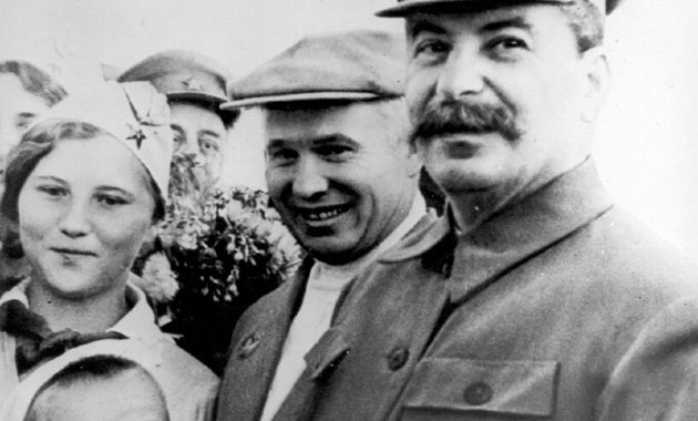 Hruscsov Sztálinnal az 1930-as években.