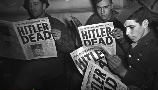 Amerikai katonák HItler halálhírét olvassák