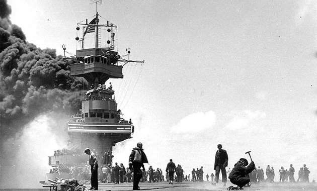 A Yorktown, elsüllyedése előtt