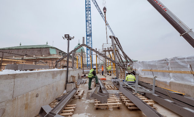 140 tonna acél a Budai Vár felett