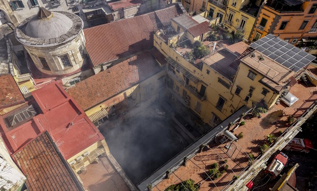 Porig égett Nápoly „ékszerdoboza”