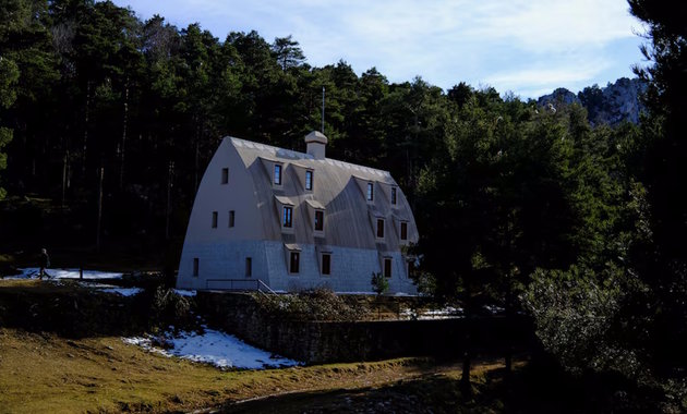 Tényleg Gaudí tervezte a rejtélyes katalán erdei menedékházat