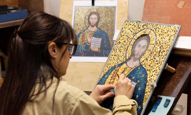 Évszázados technikákkal őrzik a Szent Péter-bazilika mozaikjait