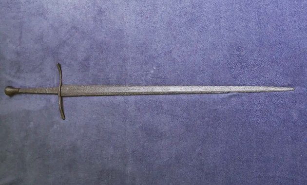 Titokzatos középkori kardot vizsgálnak Lengyelországban