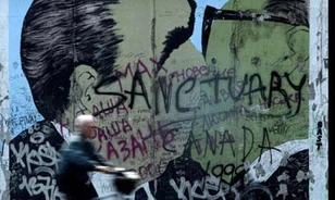 Lemosták a híres graffitit