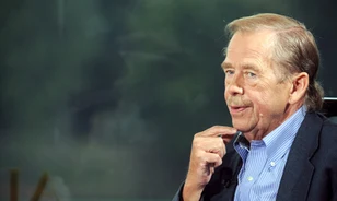Václav Havel kiáll Kundera mellett