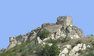 Vadregényes barlangi erőd lesz a siroki sziklavárból
