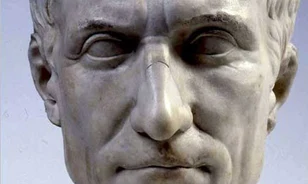 Hidegen hagyták Caesart a róla terjedő pletykák
