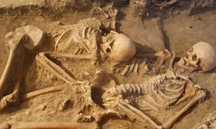 Ölelkező párt temettek a legrégibb falusi templomba 