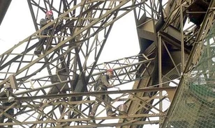 Újrafestik az Eiffel-tornyot