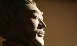 Betilthatta a buddhizmust az első kínai császár
