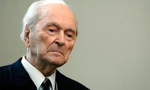 Elhunyt Király Béla