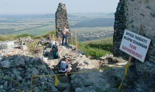 Újrafalazva is rom marad a vár