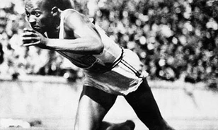 Hitler mégis kezet foghatott a fekete olimpikonnal