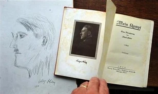Eladták a Mein Kampf dedikált példányát
