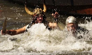 Vikingek tartanak Szigethalomra