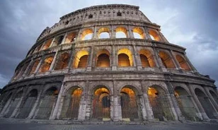 Adománygyűjtés a Colosseum megmentésére