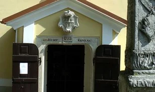 Kismartoni lakos restauráltatta a balfi kápolnát