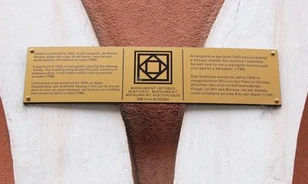 Ötnyelvű táblák Szatmárnémeti műemlékein