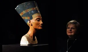 Nofertiti újra a berlini Neues Museumban ragyog