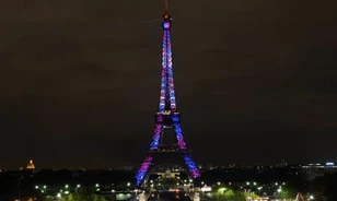 Fényjáték köszönti az Eiffel-torony születésnapját