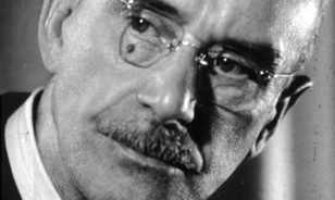 Egy hontalan Nobel-díjas író Budapesten