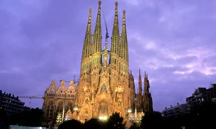 A pápa szenteli fel a Sagrada Familiát