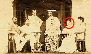 Csoportképen Rimbaud ismeretlen arca