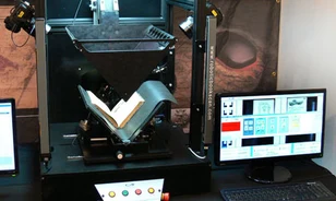 Óránként kétezer oldalt digitalizál a robotszkenner
