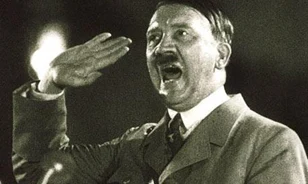 Álmai autójáért könyörgött Hitler a Mercedesnél