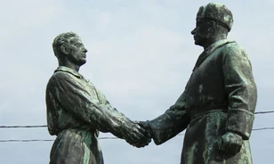 Történelmi tandem a gótikus szobroktól Leninig