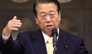 Japán politikus és a Kwai-folyó hídja
