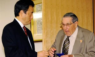 Egykori amerikai hadifoglyoktól kért bocsánatot a japán külügyminiszter