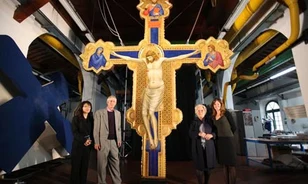 Giotto alkotása a firenzei keresztre feszített Krisztus