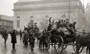 Forradalom őszirózsákkal
