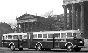 Kiállítás emlékezik az 50 éves csuklós buszra