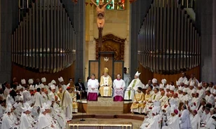 XVI. Benedek felszentelte a Sagrada Familiát