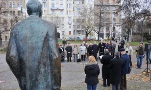 Megkoszorúzták Károlyi Mihály szobrát