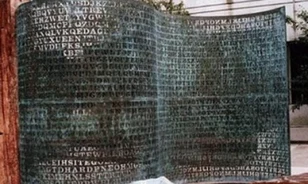 Megfejthetik a CIA titokzatos szobrának kódját