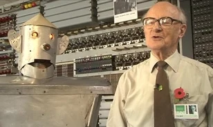 Újra működik George, a robot