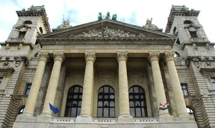Régi fényében ragyog a Néprajzi Múzeum főhomlokzati timpanonja