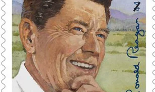 Bélyegen szerepel a száz éve született Ronald Reagan