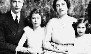 A királynő meghatódott A király beszédén